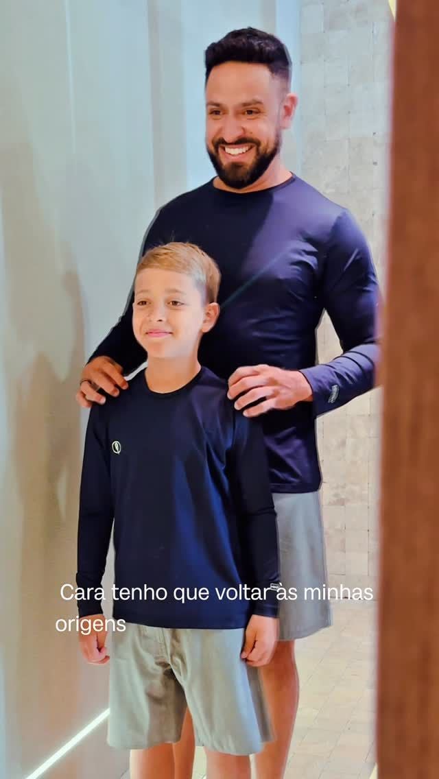 DIA DOS PAIS - PENA

Quando o provador vira um reencontro que faz sentido logo de cara.

Histórias como essa mostram que a Pena vai muito além da roupa — ela acompanha memórias, atravessa gerações e segue presente, em qualquer lugar do mundo.

Clientes:
@iamjuniorbatista 👊🏽
@analuafreire 🫶🏼

🎥 @coletivo.visual 
__
#pena #penalivefreestyle #diadospais #familia #clientereal